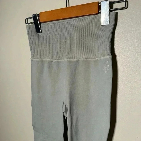 NWOT FREE PEOPLE  Good Karma Yoga Leggings XS/S - Picture 4 of 8